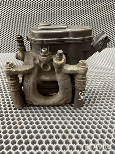 Суппорт задний правый Mazda3 BM PY 2013-2019