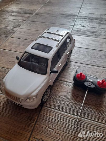 Радиоуправляемая машина Nissan Patrol