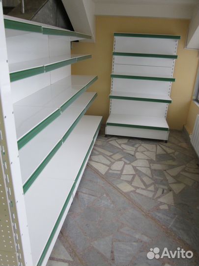 Торговые пристенные стеллажи