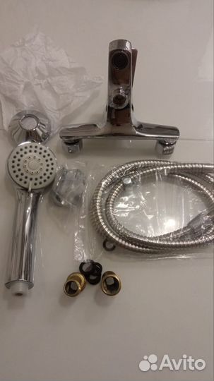 Смеситель для ванны с душем новый