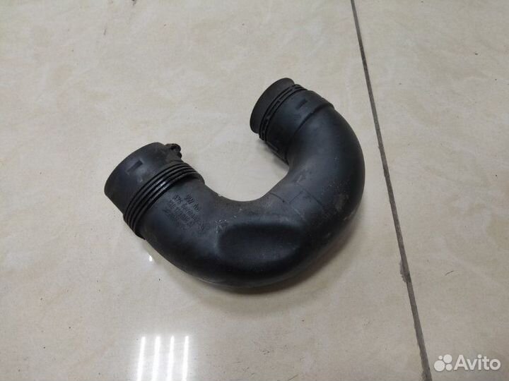 Патрубок воздушного фильтра Volkswagen Passat B6