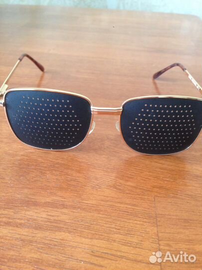 Очки-тренажеры с перфорацией