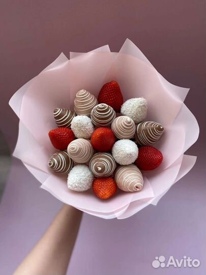 Съедобные букеты из клубники