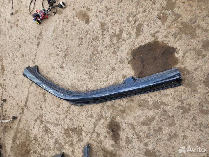 Правая стойка лобового стекла на Тойота Прадо 120