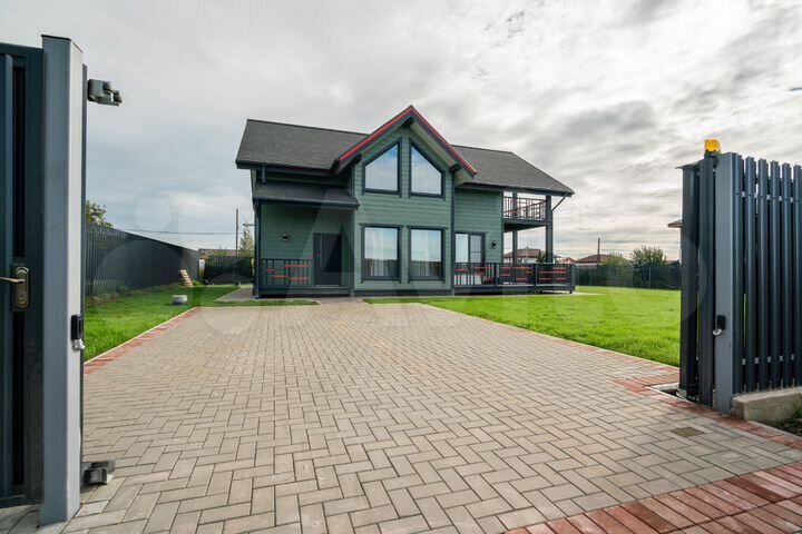 Дом 210 м² на участке 7,4 сот.