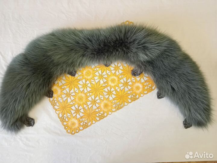 Меховой воротник енот