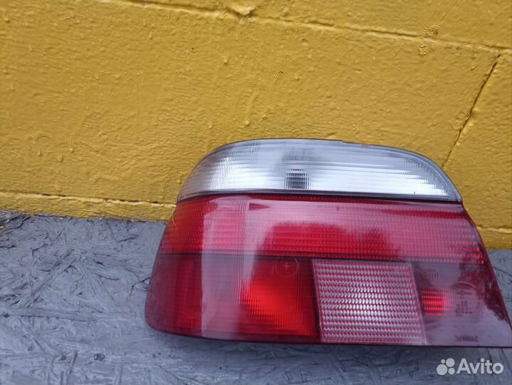 Бмв е39 фонарь белый поворотник