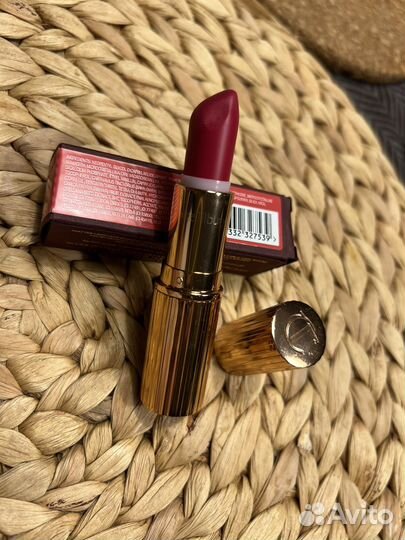 Charlotte tilbury помада The Queen