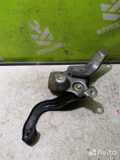 Рычаг стояночного тормоза Тойота Хайлендер