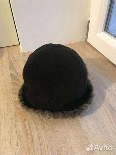 Продам женскую замшевую шапку