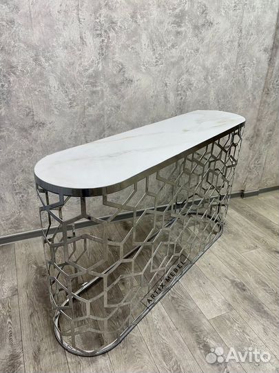 Дизайнерская консоль Lux