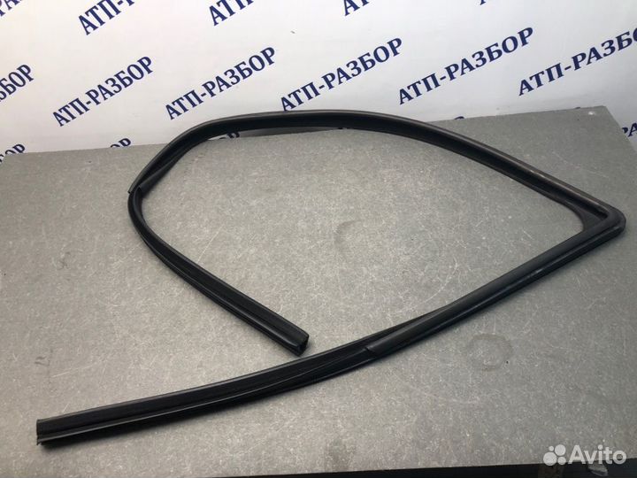 Уплотнитель стекла двери передний левый Renault