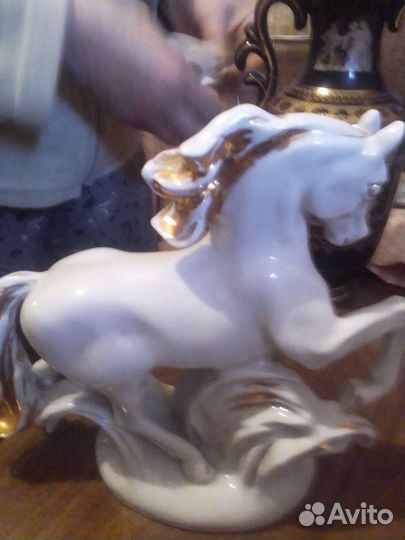 Статуэтка конь