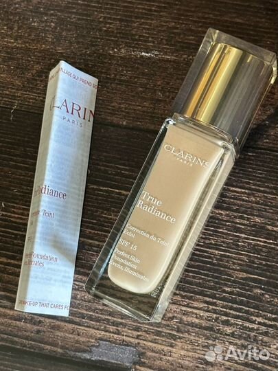 Clarins Тональный крем с эффектом сияния 109