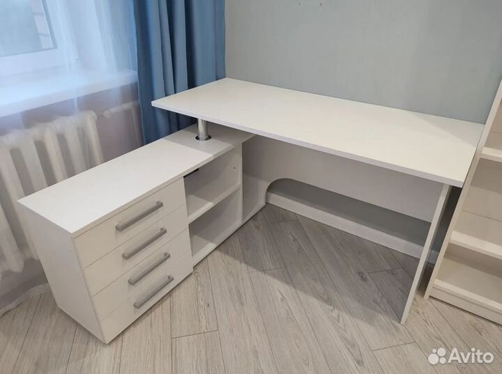 Компьютерный письменный стол угловой