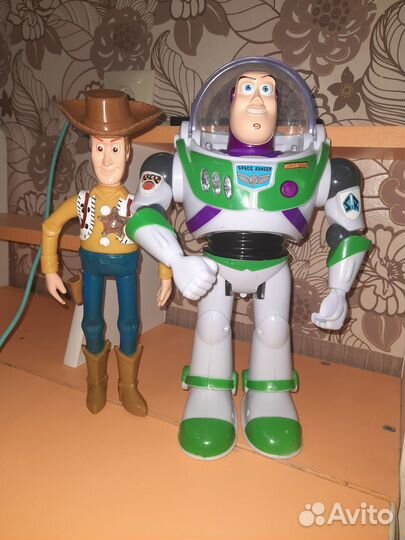 Базз Лайтер и ковбой Вуди