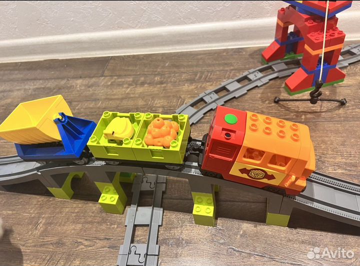 Большой железнодородный поезд лего дупло