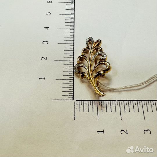 Брошь с синтетическим камнем Золото