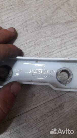 Петля капота левая Skoda Rapid 1 С 2012 Года