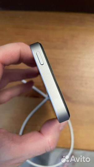 iPhone SE, 32 ГБ