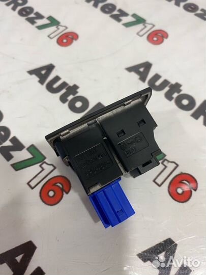 Кнопка аварийки Volkswagen Tiguan 2 CZC 1.4 2018