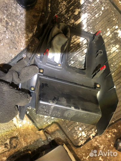 Накладка кулисы Pajero Sport 1