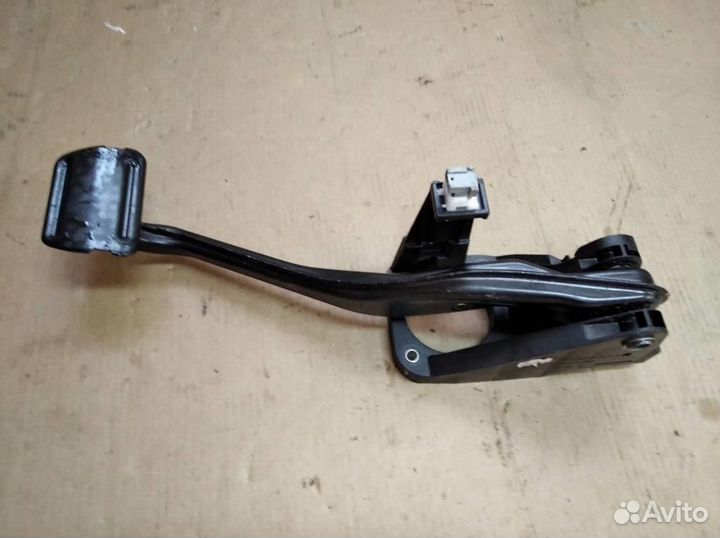 Педаль тормоза w117 CLA-class 651.930 2016