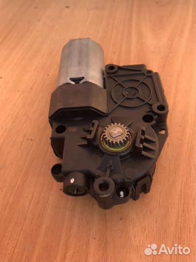 Мотор люка Land Rover Freelander 2