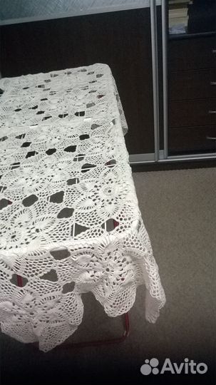 Вязаная крючком скатерть