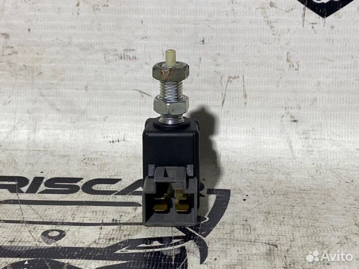 Датчик педали тормоза Hyundai Avante HD G4FC 2008