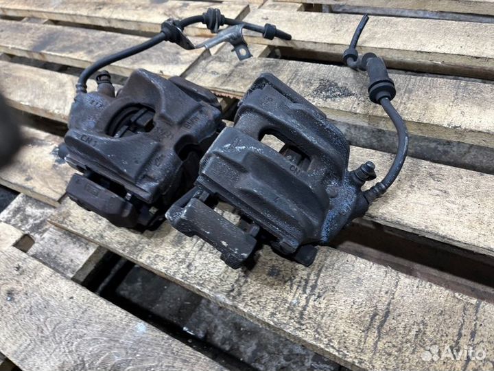 Суппорт тормозной передний Bmw 1 E87 N46B20 2007