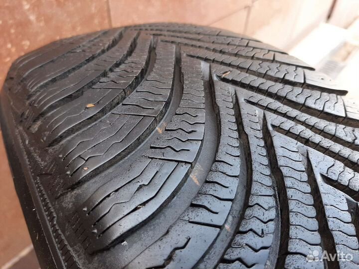 Michelin Alpin 5 215/65 R17