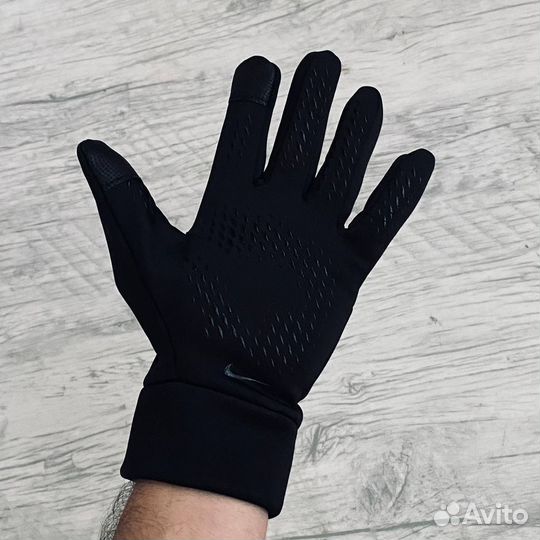 Перчатки Nike hyperwarm