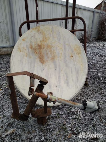 Спутниковая тарелка