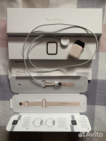 Умные часы Apple Watch 40 мм Gold Aluminium Case