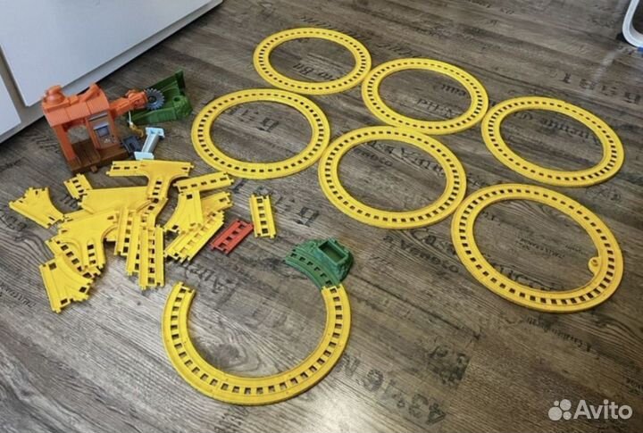 Рельсы для поезда Томас коробкой