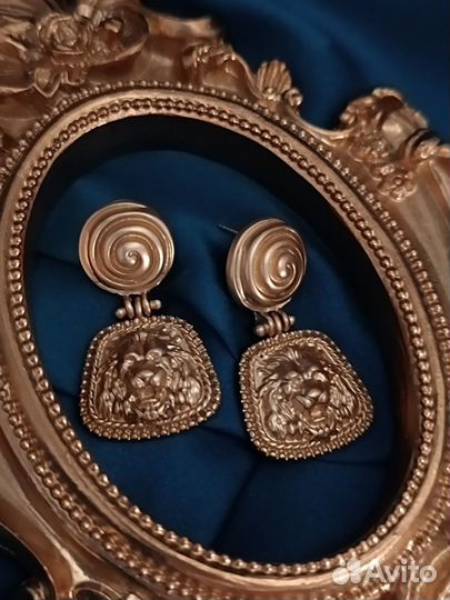 Серьги со львом