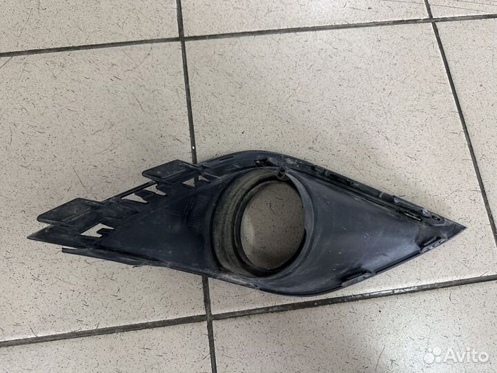 Рамка левой противотуманный фары Киа Рио 3