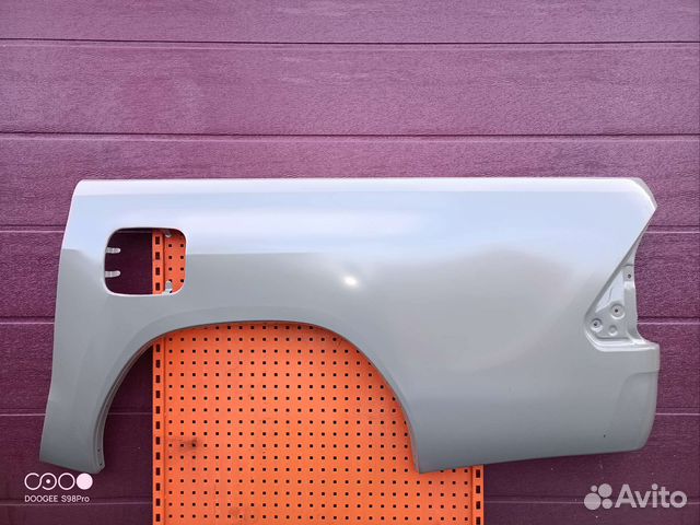 Крыло заднее левое Toyota hilux 8