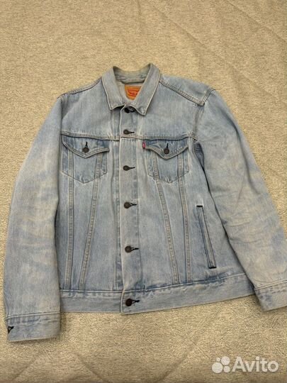 Джинсовая куртка levis