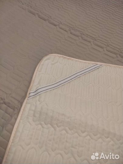 Наматрасник 1,8м*2 м с наволочками