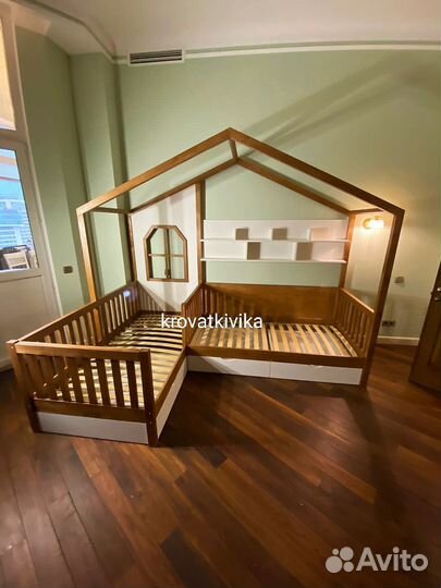 Детская угловая кровать домик