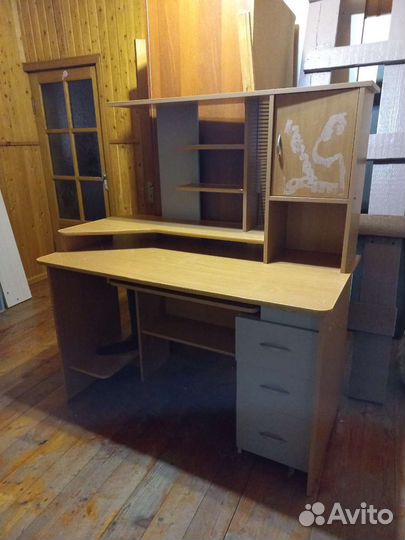 Компьютерный стол