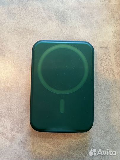 Повербанк apple