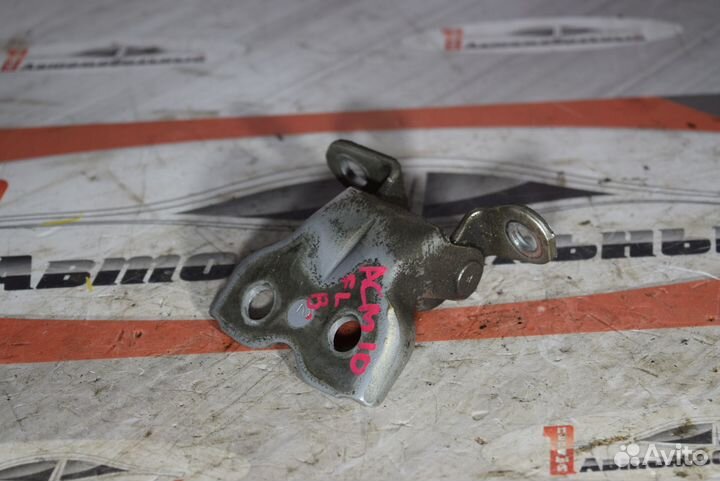 Петля дверная верх перед лево c Toyota Ipsum SXM10