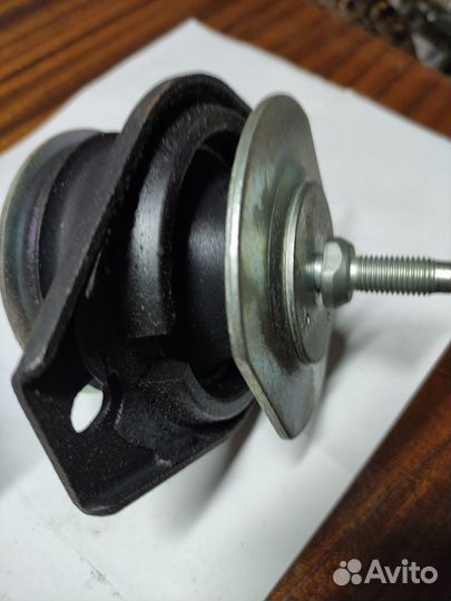 Подушка двигателя