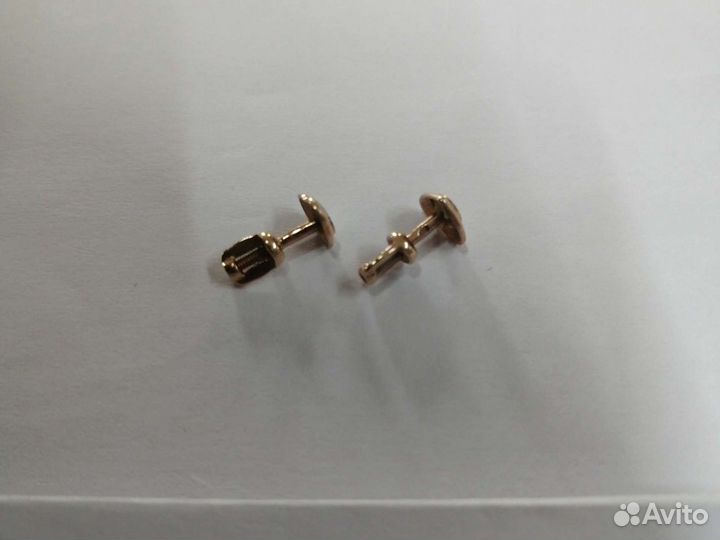 Серьги-гвоздики