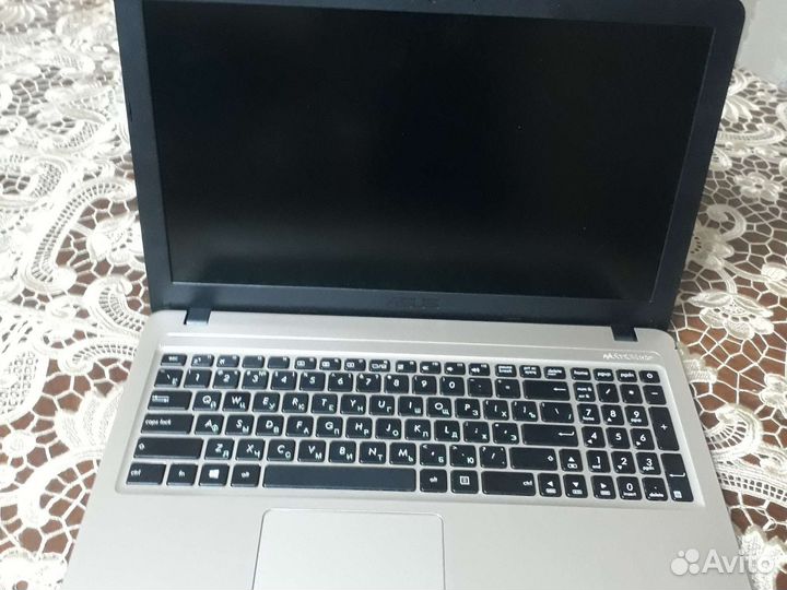 Ноутбук asus