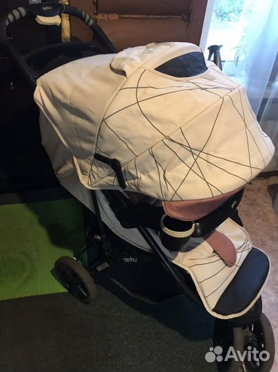 Прогулочная коляска