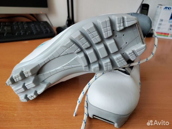 Лыжные ботинки (33 размер)